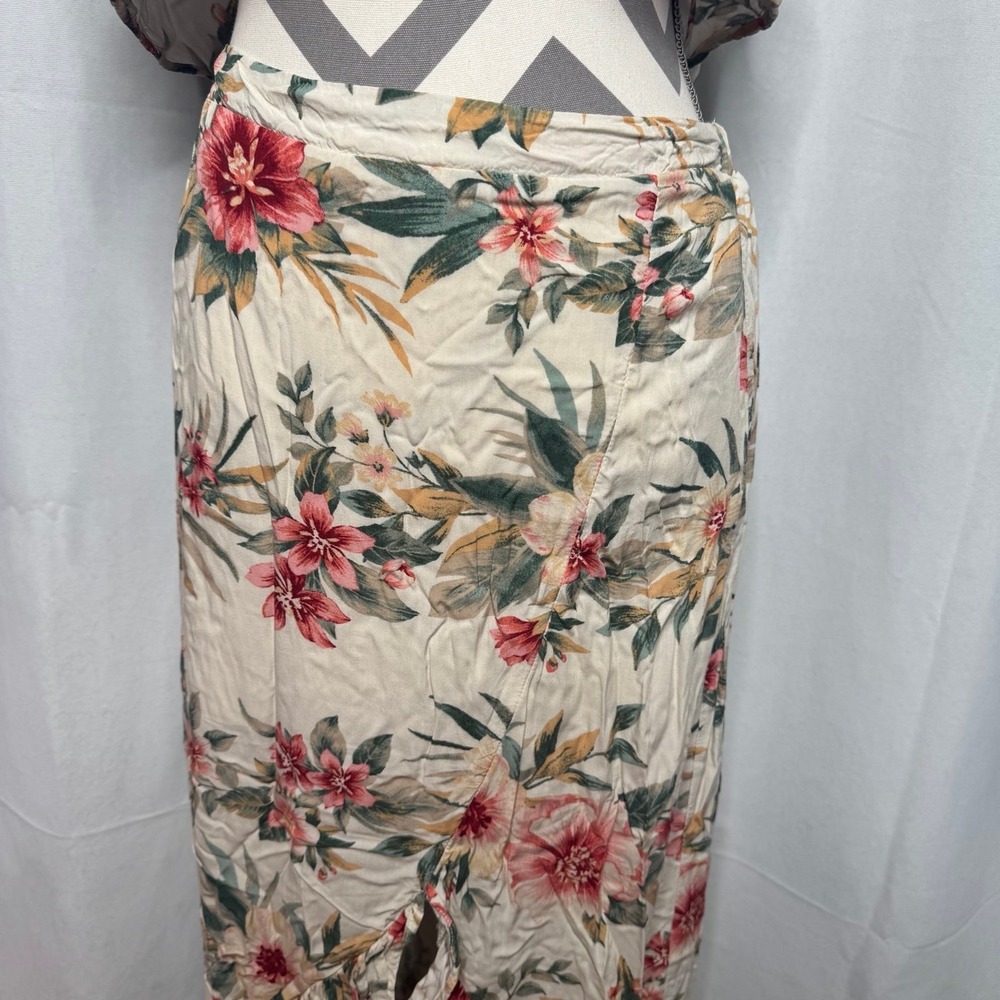 AE Ruffled Hawaiian Tube Top‎ and Hi-Low Maxi Skirt - Picture 4 of 10